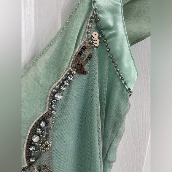 Gather Beauty Green Embellished Dress Sz 6 - Picture 10 of 16